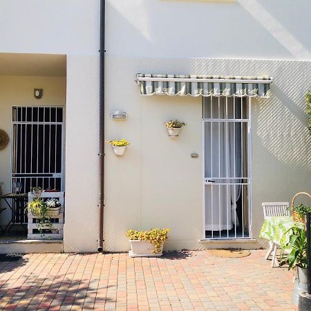 Appartamento Laura A 2 Passi Dal Mare Rimini Exterior foto